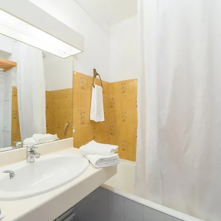 Pierre Et Le Port 3* Hyères