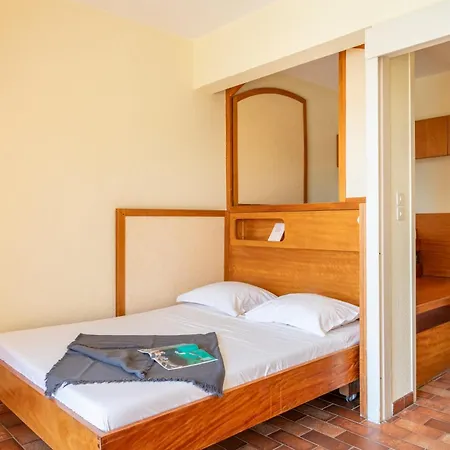 Pierre Et Le Port Hyères