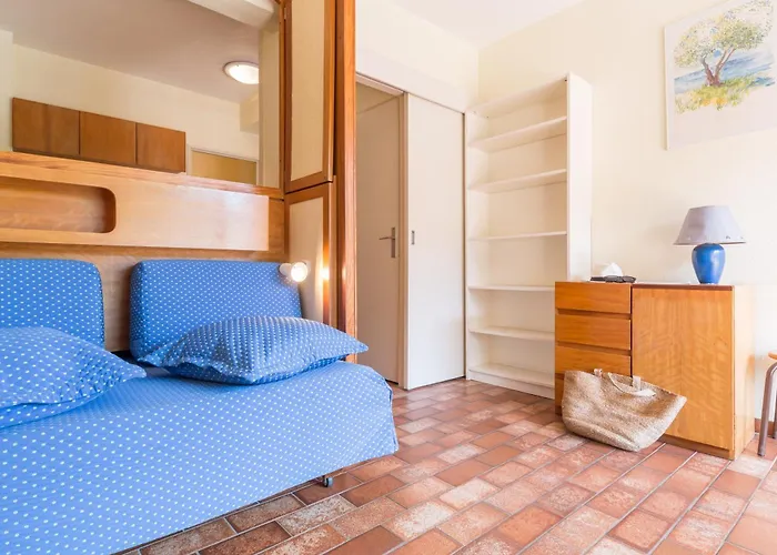 Pierre Et Le Port Hyères