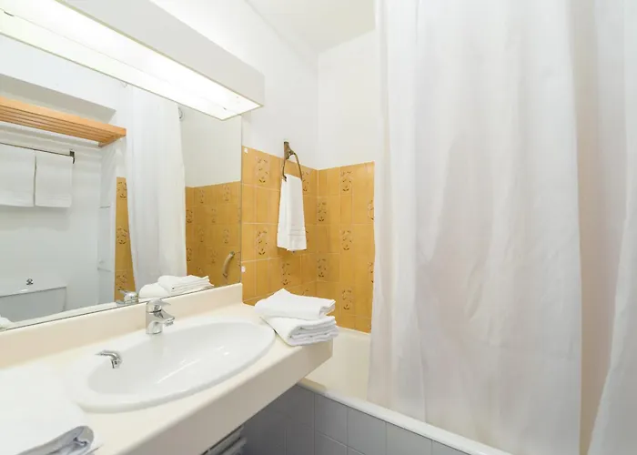 Pierre Et Le Port 3* Hyères