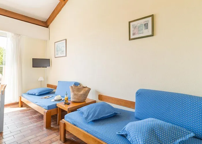 Pierre Et Le Port Apart Otel