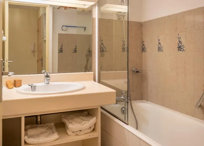 Pierre Et Le Port 3* Hyères