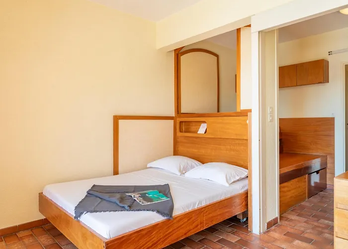 Pierre Et Le Port Hyères