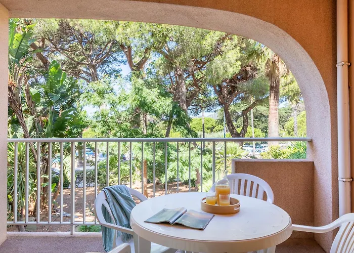 Pierre Et Le Port Apart Otel Hyères