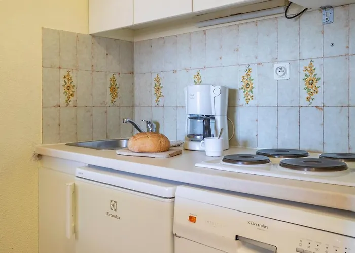 Pierre Et Le Port Hyères